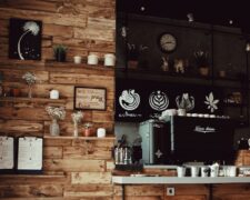 Półki na ścianę z drewna – dlaczego jakość jest ważna?