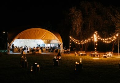 Wydarzenie w plenerze? Warto rozważyć namiot.
