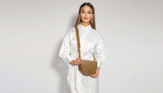 Czy mała torebka skórzana sprawdzi się podczas jesiennych ochłodzeń i deszczów?