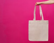 Torby z nadrukiem: Jak personalizacja może wyróżnić Twój styl?